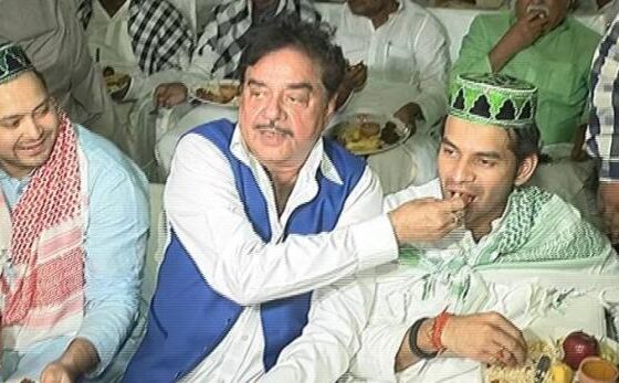 शत्रुघ्न सिन्हा ने राजद से चुनाव लड़ने के दिए संकेत, नीतीश की इफ्तार पार्टी में नहीं आए कुशवाहा