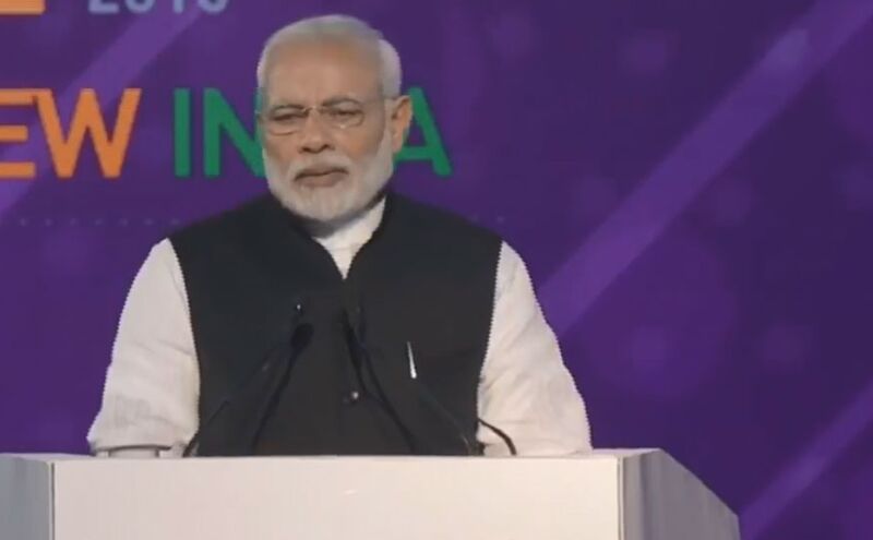 इन्वेस्टर्स समिट के कार्यक्रम में पहुंचे PM मोदी, रिबन काटकर किया उद्घाटन