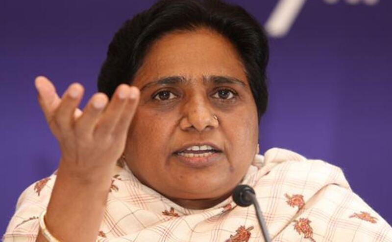 हर हर मोदी, घर घर मोदी वाले इस बार गुजरात में बेघर होते-होते बचे: मायावती