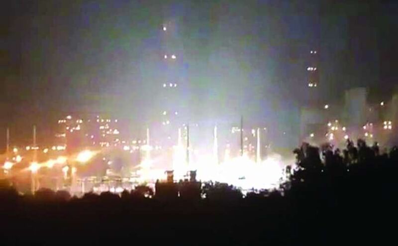 सोनभद्रः ओबरा थर्मल पावर प्लांट में लगी भीषण आग, बेहोश हुआ सीआईएसएफ का जवान सोनभद्रः ओबरा थर्मल पावर प्लांट में लगी भीषण आग, बेहोश हुआ सीआईएसएफ का जवान