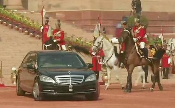 LIVE: संसद भवन के लिए राष्ट्रपति रवाना, बजट सत्र को करेंगे संबोधित