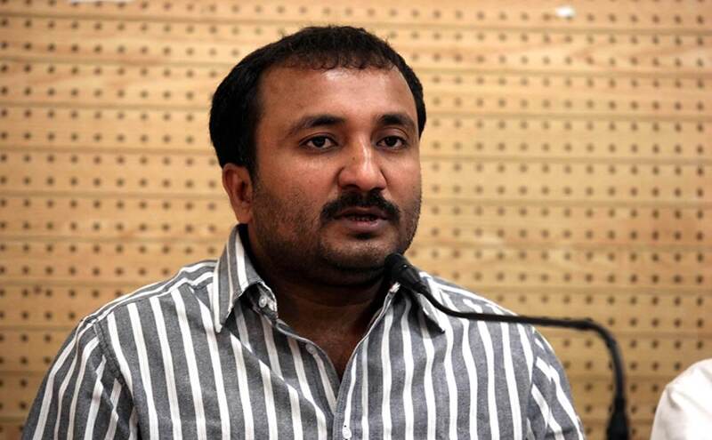 विवादों का सुपर 30: आनंद के समर्थन में आए शॉटगन, कुशवाहा व तेजस्‍वी ने भी किए ट्वीट