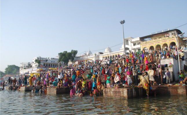 सोमवती अमावस्या पर उज्जैन में उमड़ी श्रद्धालुओं की भीड़, शिप्रा नदी में लगाई आस्था की डुबकी सोमवती अमावस्या पर उज्जैन में उमड़ी श्रद्धालुओं की भीड़, शिप्रा नदी में लगाई आस्था की डुबकी